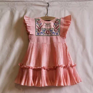 Robe brodée taffetas plissé rose