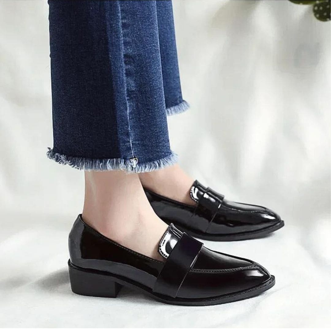 Mocassins Mocassin noirs Mocassin vernis à bout pointu pour femme – Image 4