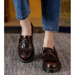 Mocassins à talons carrés avec frange dans le style vintage