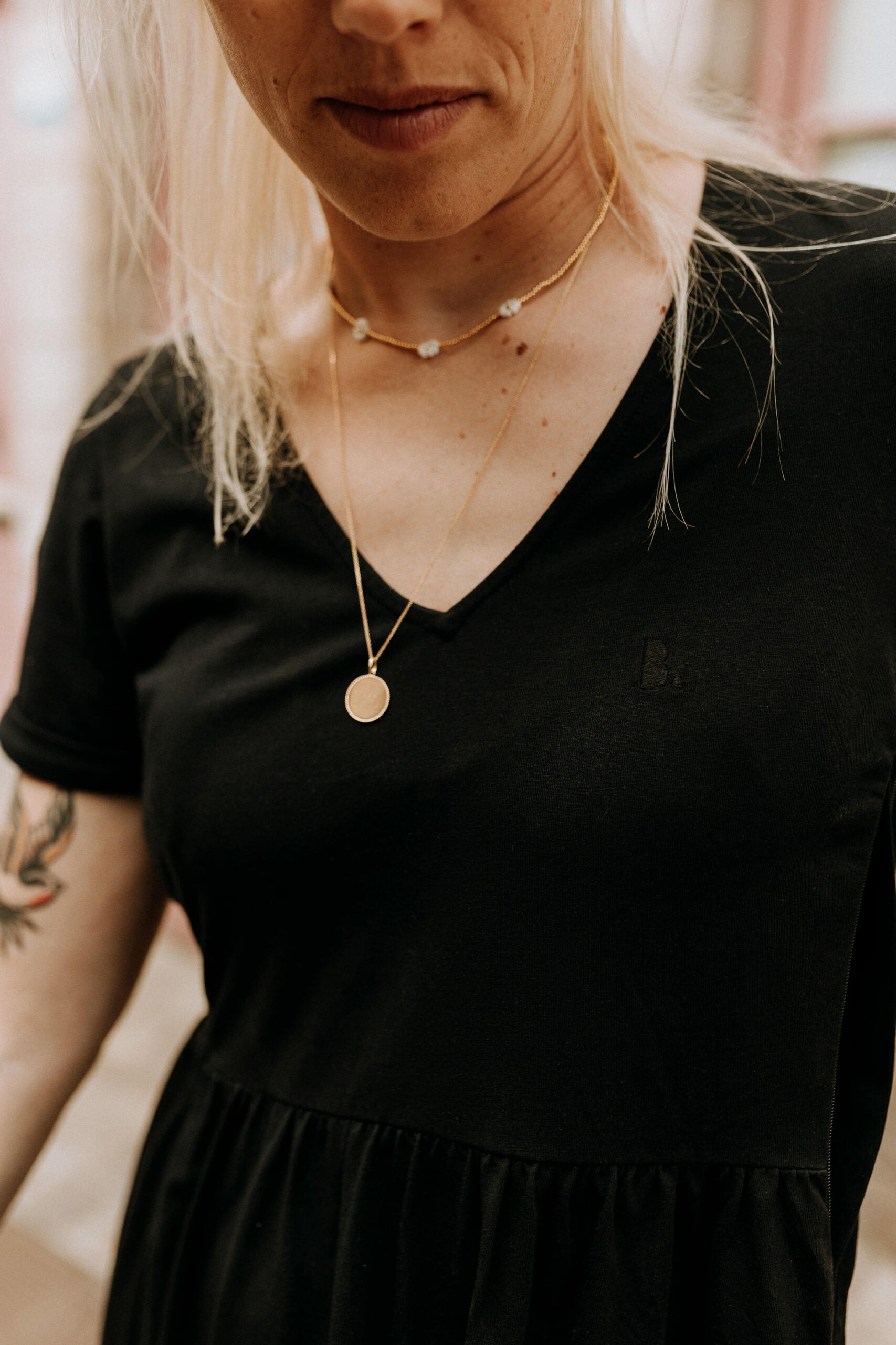 Mum in Black – Imparfait – Petit défaut – Image 5