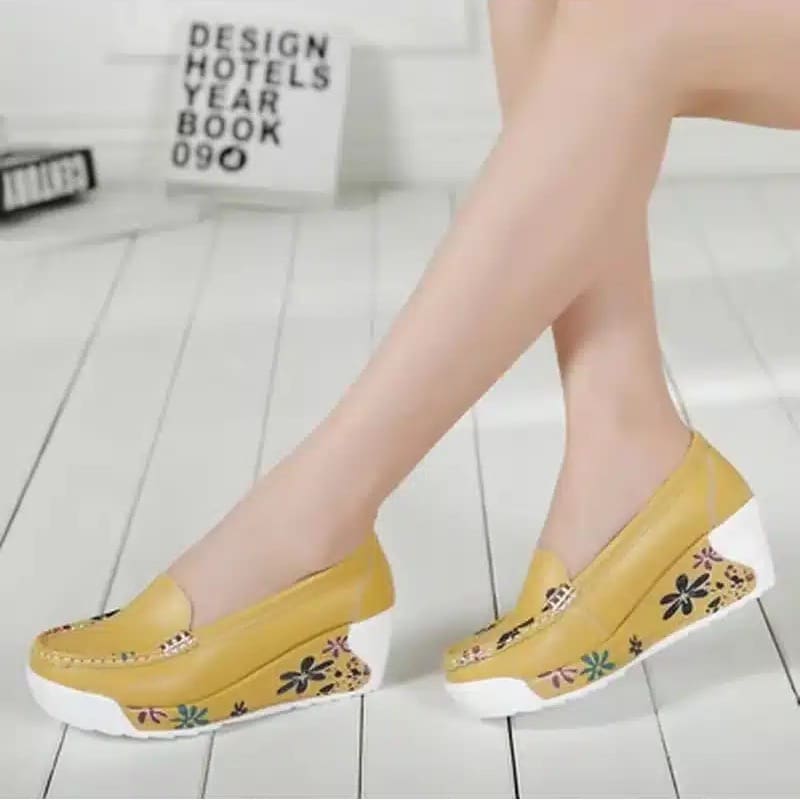 Mocassins à semelles compensées et motifs floraux pour femme – Image 6