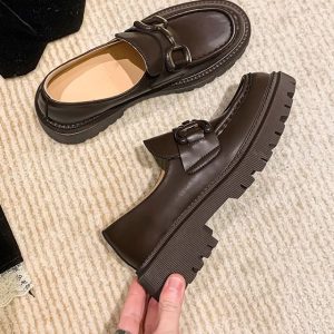 Mocassins à talons épais aux couleurs neutres pour femmes