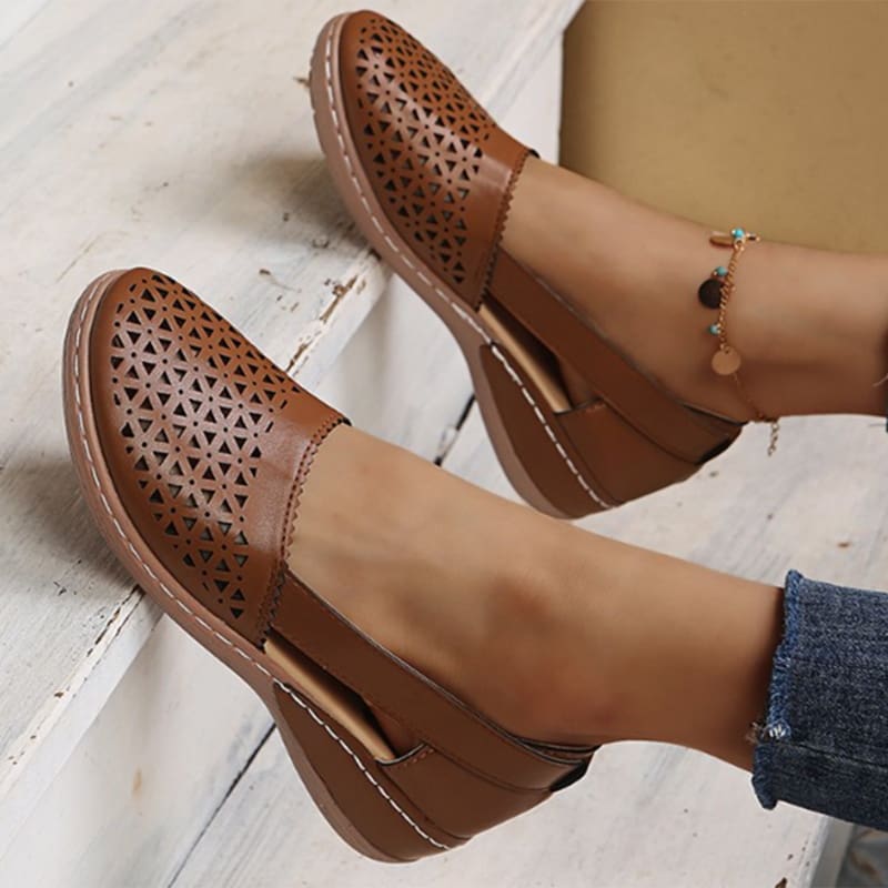 Mocassins ajourés style vintage à petit talon compensé pour femme – Image 3
