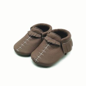 Mocassins avec un design de baseball pour bébé