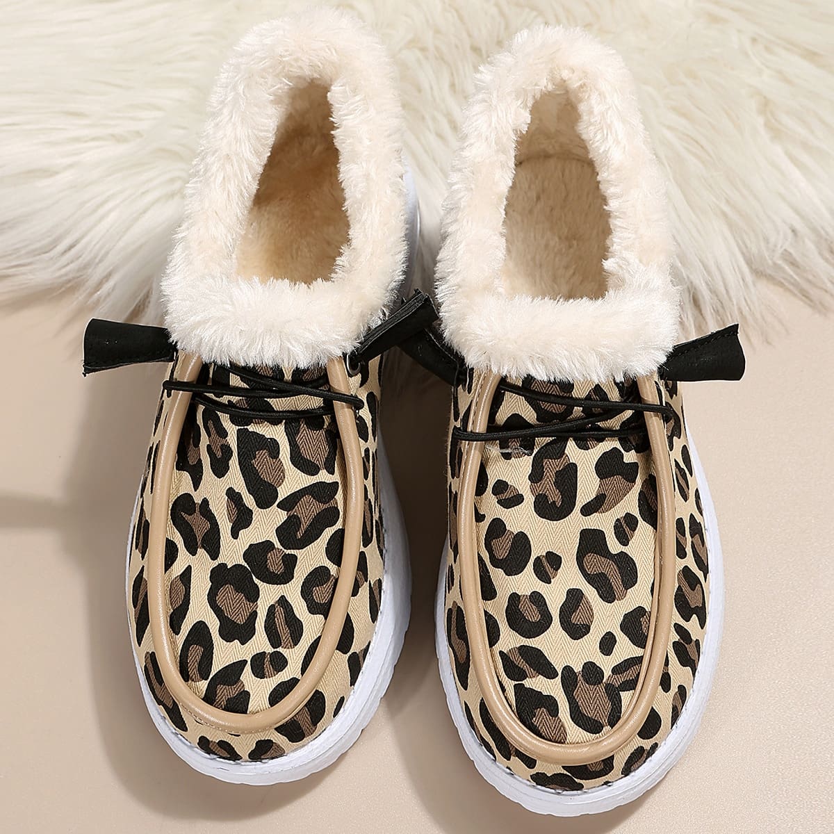 Mocassins bateau en fausse fourrure avec motif Mocassin leopard – Image 9