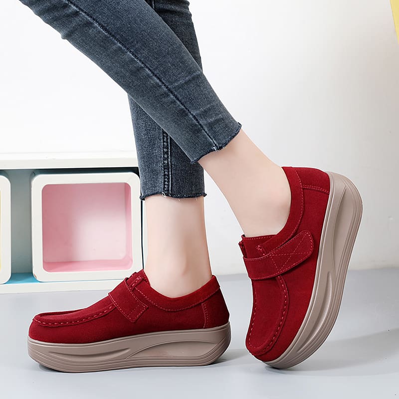 Mocassins compensés effet Mocassin daim avec fermeture velcro pour femme – Image 4