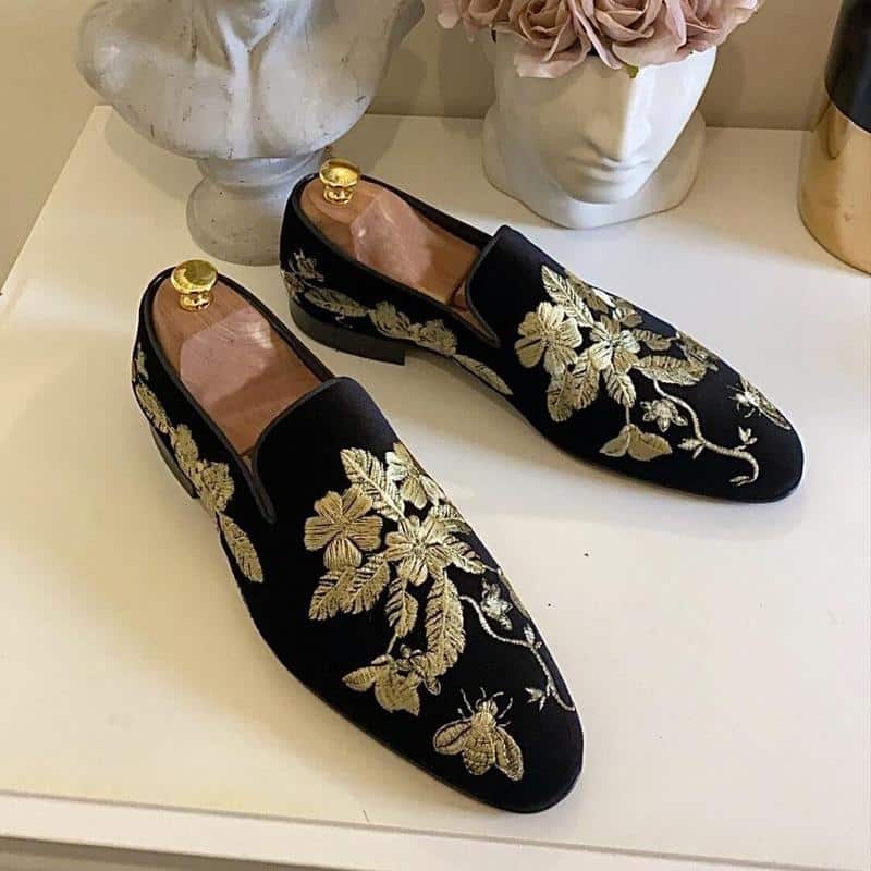 Mocassins en velours Mocassin noir avec broderie florale Mocassin dorée – Image 3