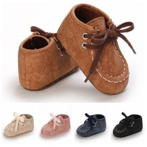 Mocassins montants à lacets en matière effet craquelé pour bébé garçon