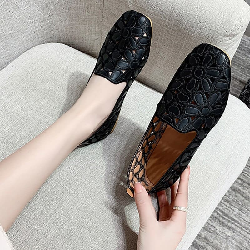 Mocassins plats souples et ajourés avec motifs fleurs – Image 9