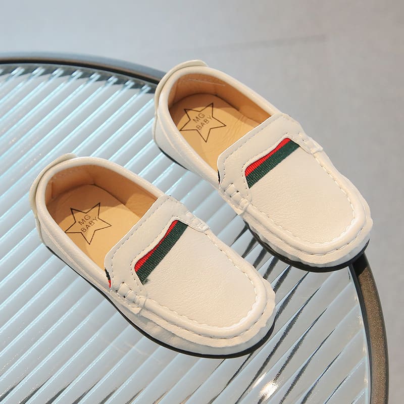 Mocassins souples en cuir avec un design Mocassin rouge et Mocassin vert pour garçons – Image 3