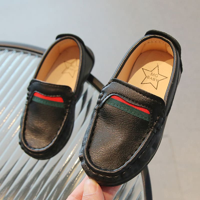 Mocassins souples en cuir avec un design Mocassin rouge et Mocassin vert pour garçons – Image 4