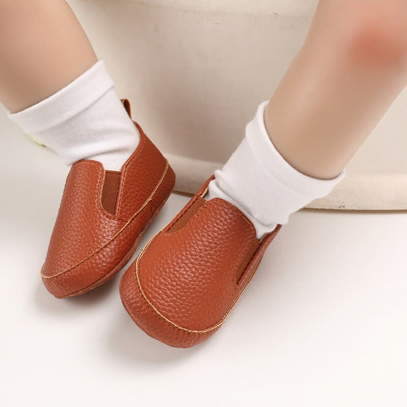 Mocassins unis à enfiler en cuir synthétique pour bébé – Image 2