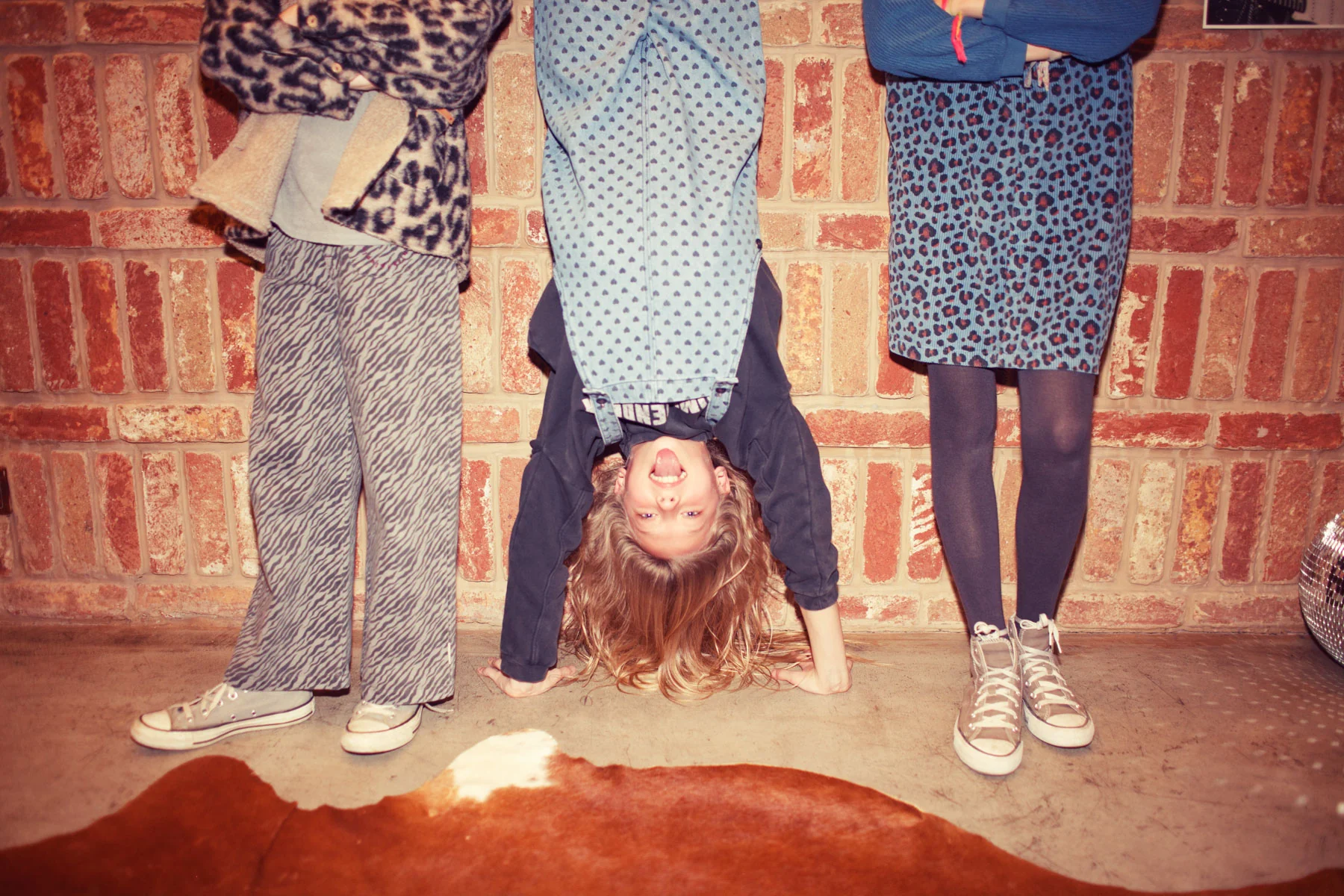 Robe courte à bretelles bleu léopard – Image 6